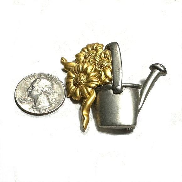 Signed Watering Can Daisy Flowers Gardener Brooch Matte Silver & Gold Tone - Picture 2 of 4